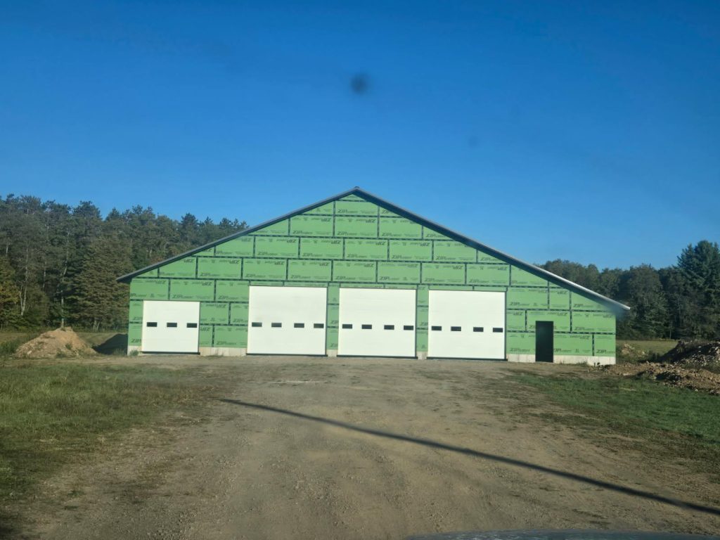 Groomer Barn with doors Groomer Barn with doors